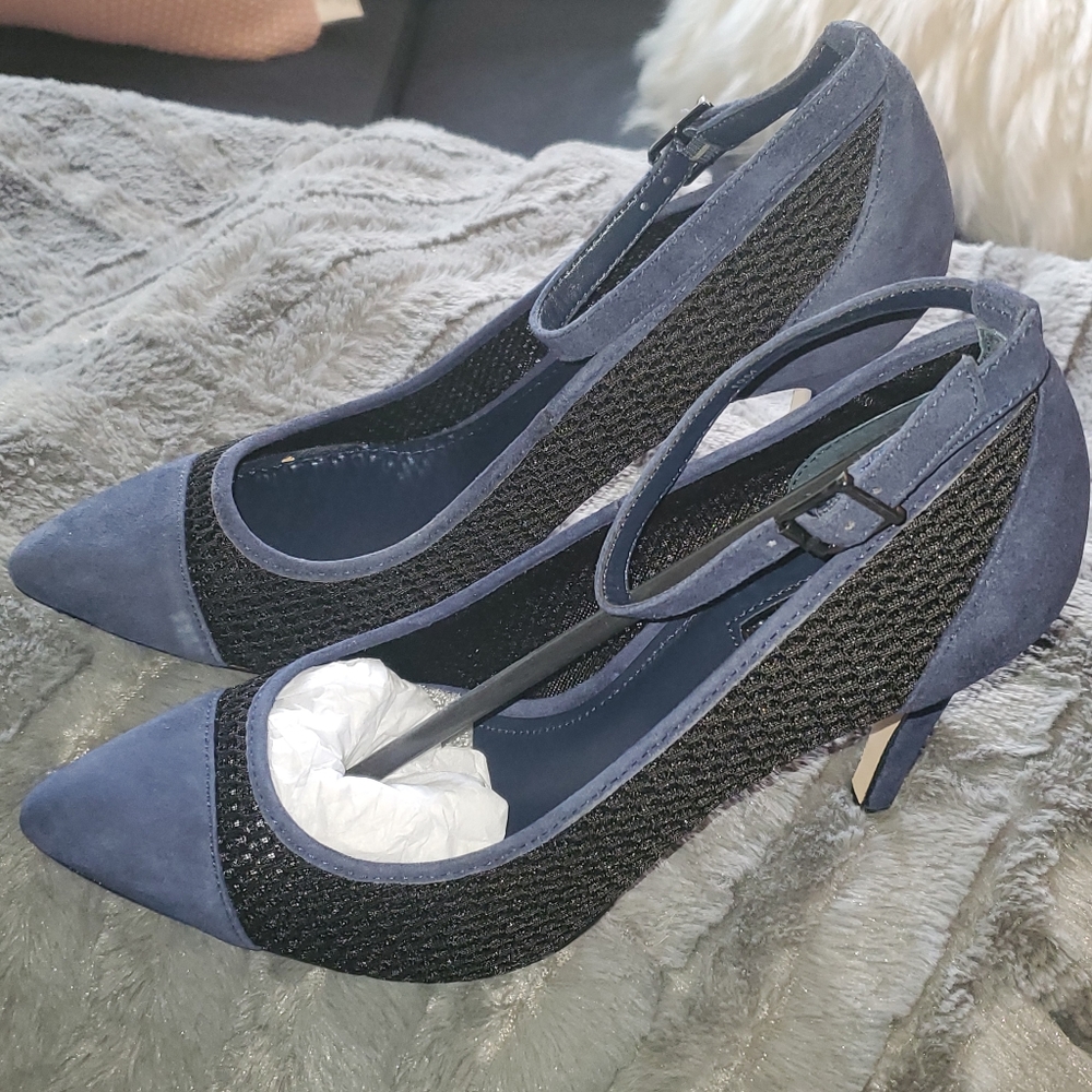 Goregous NWT mesh & suede navy heel
